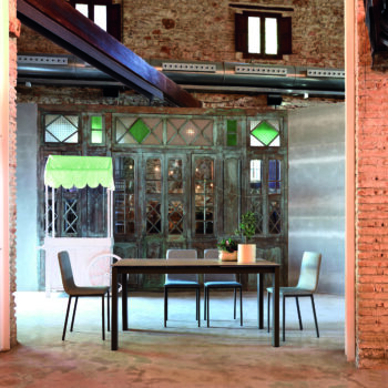 Evento Dining Table