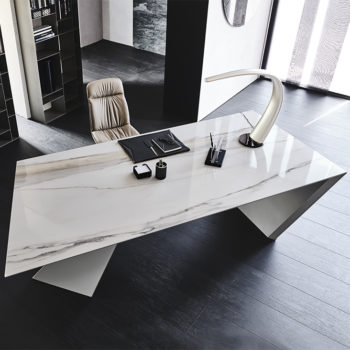Nasdaq Keramik Desk
