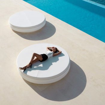 Vela Round Daybed