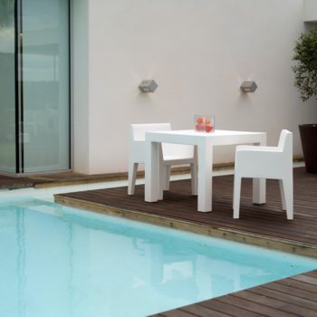 Jut Table
