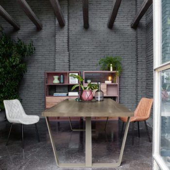 Magnum Table