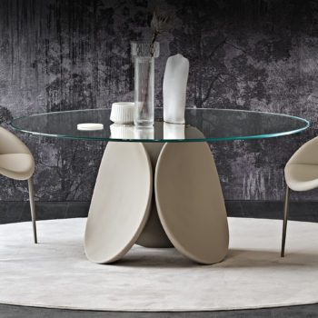 Maxim Table